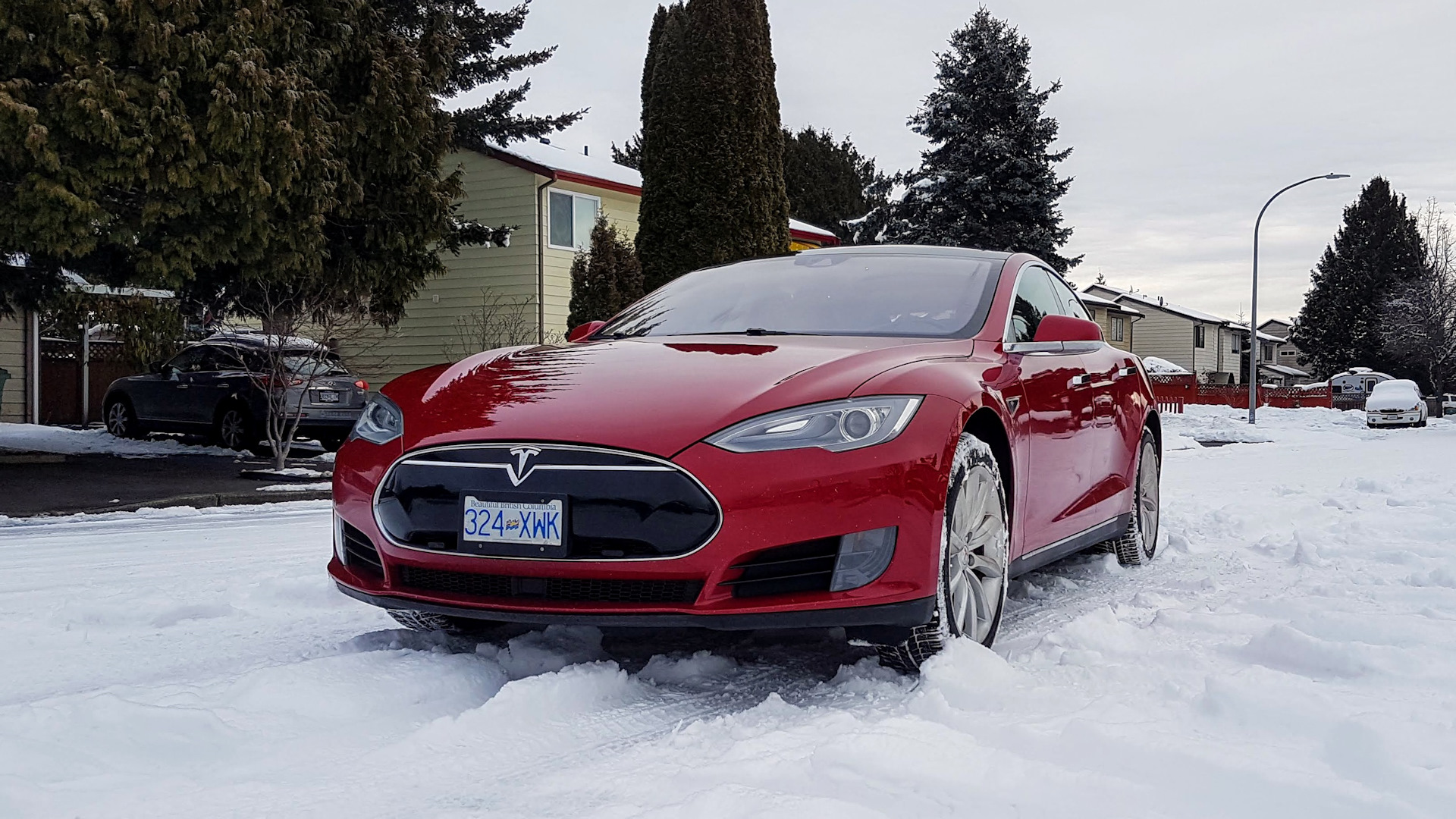 Tesla в Канаде и на Аляске массово замерзают